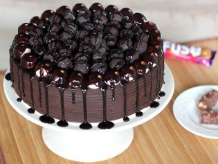 Snicker Chocolate Cake