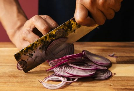 proper way to cut an onion